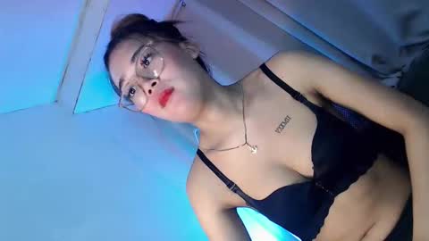 Snapshot of seducing_angela chatting on 09-28-25, 11:43 seducing_angela online show from 09-28-25, 11:43