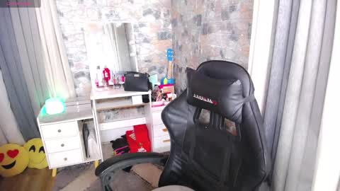 Snapshot of seduction_of_medusaxx chatting on 02-07-25, 04:48 Medusa online show from 02-07-25, 04:48