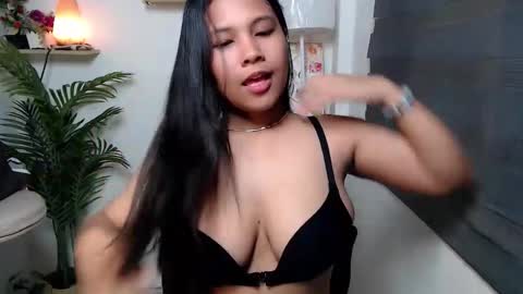 ellie online show from 12-05-25, 12:30