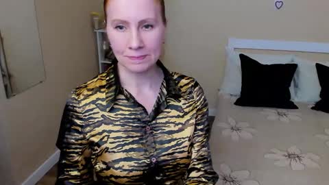 Snapshot of seductive_foxy_ chatting on 09-26-25, 08:40 seductive_foxy_ online show from 09-26-25, 08:40