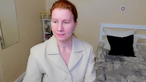 Snapshot of seductive_foxy_ chatting on 09-30-25, 03:39 seductive_foxy_ online show from 09-30-25, 03:39