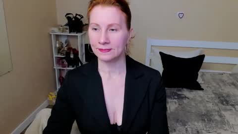 Snapshot of seductive_foxy_ chatting on 10-02-25, 03:57 seductive_foxy_ online show from 10-02-25, 03:57