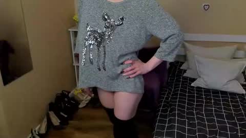 Snapshot of seductive_foxy_ chatting on 11-22-25, 04:17 seductive_foxy_ online show from 11-22-25, 04:17