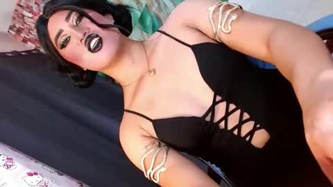 Snapshot of seductive_scarllete chatting on 12-16-25, 02:05 SCARLETTE online show from 12-16-25, 02:05