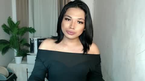 Snapshot of seductivedeluxe69 chatting on 07-28-26, 07:39 Deluxe online show from 07-28-26, 07:39