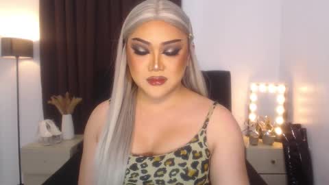 Snapshot of seductivelolalola chatting on 02-18-25, 06:59 Natalie Mefford online show from 02-18-25, 06:59