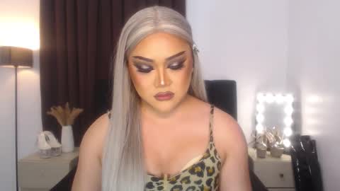 Snapshot of seductivelolalola chatting on 02-18-25, 10:16 Natalie Mefford online show from 02-18-25, 10:16