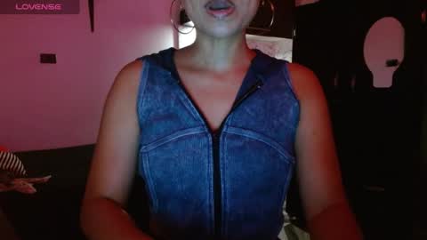 Snapshot of seductress_malia chatting on 07-25-26, 02:36 seductress_malia online show from 07-25-26, 02:36