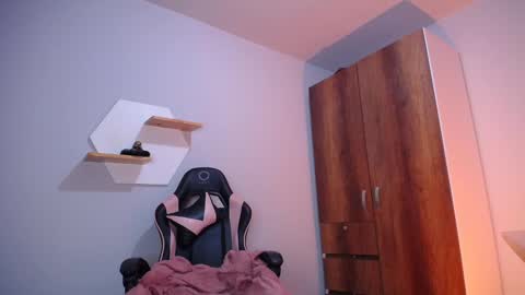 Snapshot of sejmet_5 chatting on 01-21-25, 05:38 Yeyis online show from 01-21-25, 05:38