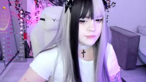 Selena  online show from 11-19-25, 11:54