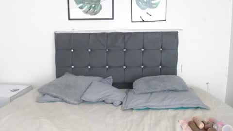 Selena online show from 12-18-25, 03:40