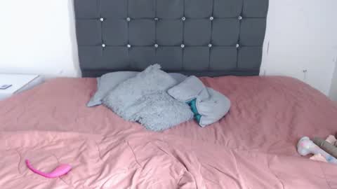 Snapshot of selena_hotmilf chatting on 01-16-26, 06:01 Selena online show from 01-16-26, 06:01