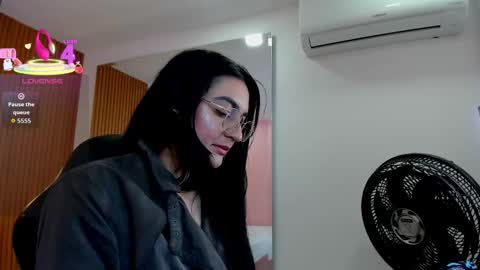 Selena Rous online show from 09-25-25, 01:37