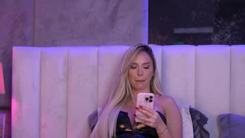 Selena online show from 01-17-26, 09:47