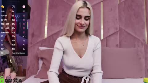 Selena online show from 11-25-25, 05:18