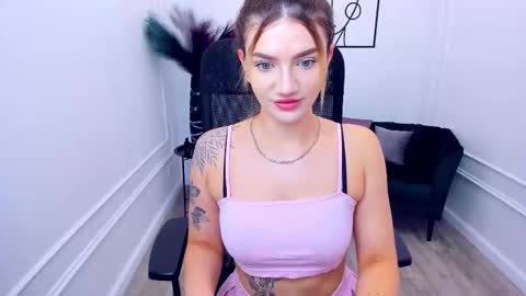 Snapshot of selenaemoore chatting on 09-17-25, 04:58 selenaemoore online show from 09-17-25, 04:58