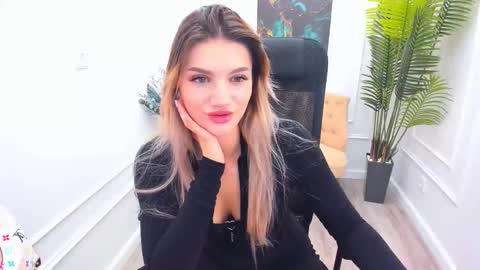 Snapshot of selenaemoore chatting on 09-29-25, 07:40 selenaemoore online show from 09-29-25, 07:40