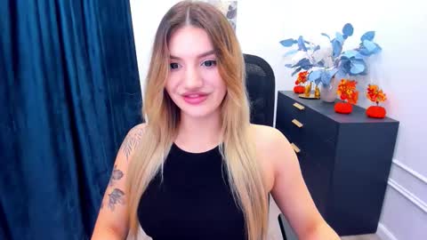 Snapshot of selenaemoore chatting on 10-13-25, 07:36 selenaemoore online show from 10-13-25, 07:36