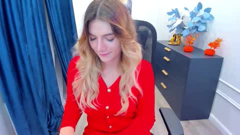 Snapshot of selenaemoore chatting on 10-17-25, 04:37 selenaemoore online show from 10-17-25, 04:37