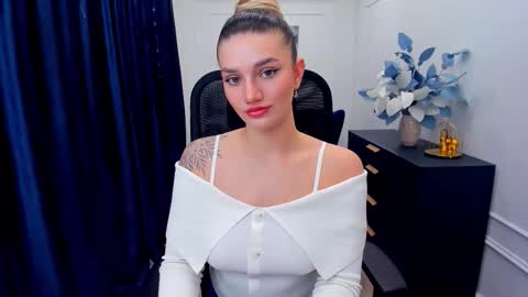 selenaemoore online show from 11-18-25, 07:40