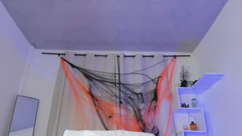 Snapshot of selenafox_0 chatting on 10-28-25, 02:04 selenafox online show from 10-28-25, 02:04