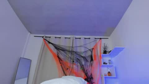 Snapshot of selenafox_0 chatting on 10-30-25, 02:02 selenafox online show from 10-30-25, 02:02