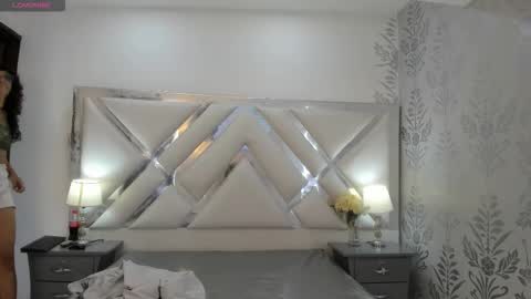 Selena reyess online show from 09-19-25, 07:47