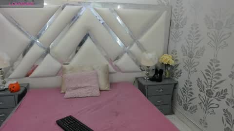 Selena reyess online show from 10-23-25, 08:29