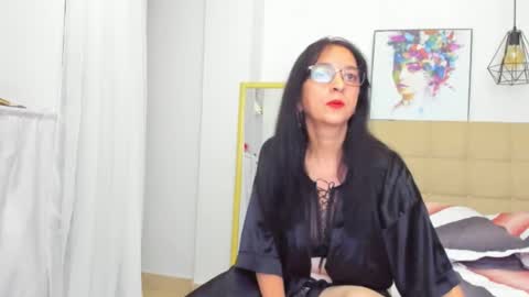 Snapshot of selene_milf_ chatting on 01-25-25, 05:29 Selene online show from 01-25-25, 05:29
