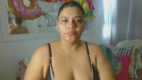 Snapshot of selenna1 chatting on 10-07-25, 12:24 Selenna1 online show from 10-07-25, 12:24