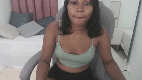 Snapshot of selenne_carter chatting on 02-19-26, 12:45 selenne carter online show from 02-19-26, 12:45