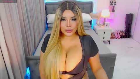Kyla Yung online show from 10-22-25, 09:42