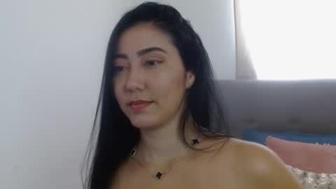 Snapshot of sellenastone chatting on 10-25-25, 03:29 Sellena Stone online show from 10-25-25, 03:29