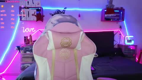 Snapshot of selvaggia_del_caribe chatting on 12-18-24, 05:10 Selvaggia Del Caribe online show from 12-18-24, 05:10