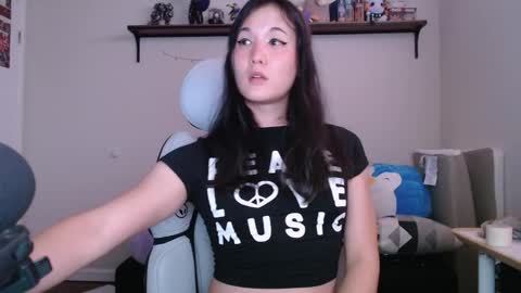 Snapshot of sen_and_sin chatting on 10-17-25, 03:42 Sen online show from 10-17-25, 03:42