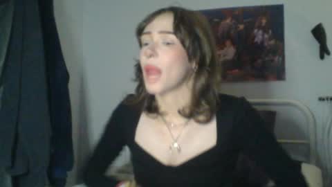 Snapshot of sendforesme chatting on 10-11-25, 12:32 goddess esme online show from 10-11-25, 12:32