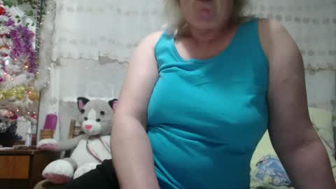 Snapshot of seniorita333 chatting on 12-09-24, 11:47 Lenna online show from 12-09-24, 11:47