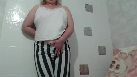 Snapshot of seniorita333 chatting on 01-30-25, 06:46 Lenna online show from 01-30-25, 06:46