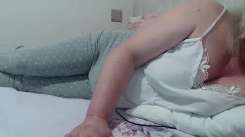 Snapshot of seniorita333 chatting on 02-03-25, 06:49 Lenna online show from 02-03-25, 06:49