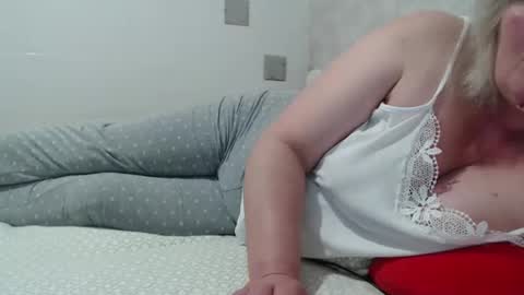 Snapshot of seniorita333 chatting on 02-13-25, 07:35 Lenna online show from 02-13-25, 07:35