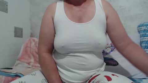 Snapshot of seniorita333 chatting on 09-29-25, 05:12 Lenna online show from 09-29-25, 05:12