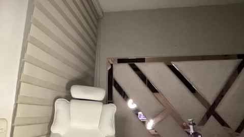 Snapshot of sensual_little_angel chatting on 12-18-24, 01:37 Nataly online show from 12-18-24, 01:37