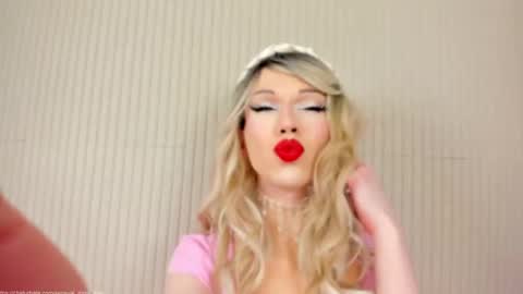 Snapshot of sensual_miss_mia chatting on 02-28-25, 08:50 Mia online show from 02-28-25, 08:50