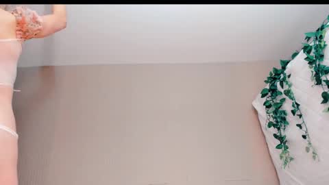 Mia online show from 02-27-26, 10:54