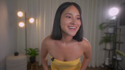Snapshot of sensualcherry_ chatting on 01-07-25, 11:35 Maria- OF sensual bee online show from 01-07-25, 11:35