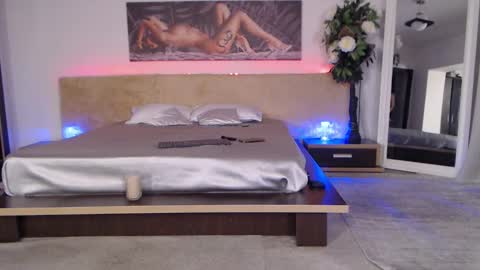 Hallie online show from 12-17-24, 05:47