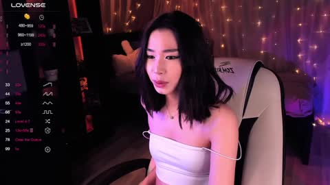 Snapshot of sensualily chatting on 12-15-24, 08:25 Kiki online show from 12-15-24, 08:25