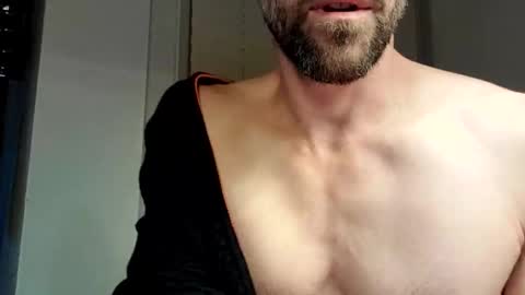 Snapshot of sensuasculine chatting on 09-24-25, 10:35 Matt online show from 09-24-25, 10:35