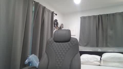 Snapshot of senyai40 chatting on 10-16-25, 05:25 senyai40 online show from 10-16-25, 05:25