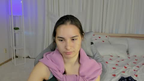 Snapshot of seraphineclark chatting on 10-11-25, 02:33 Seraphine online show from 10-11-25, 02:33